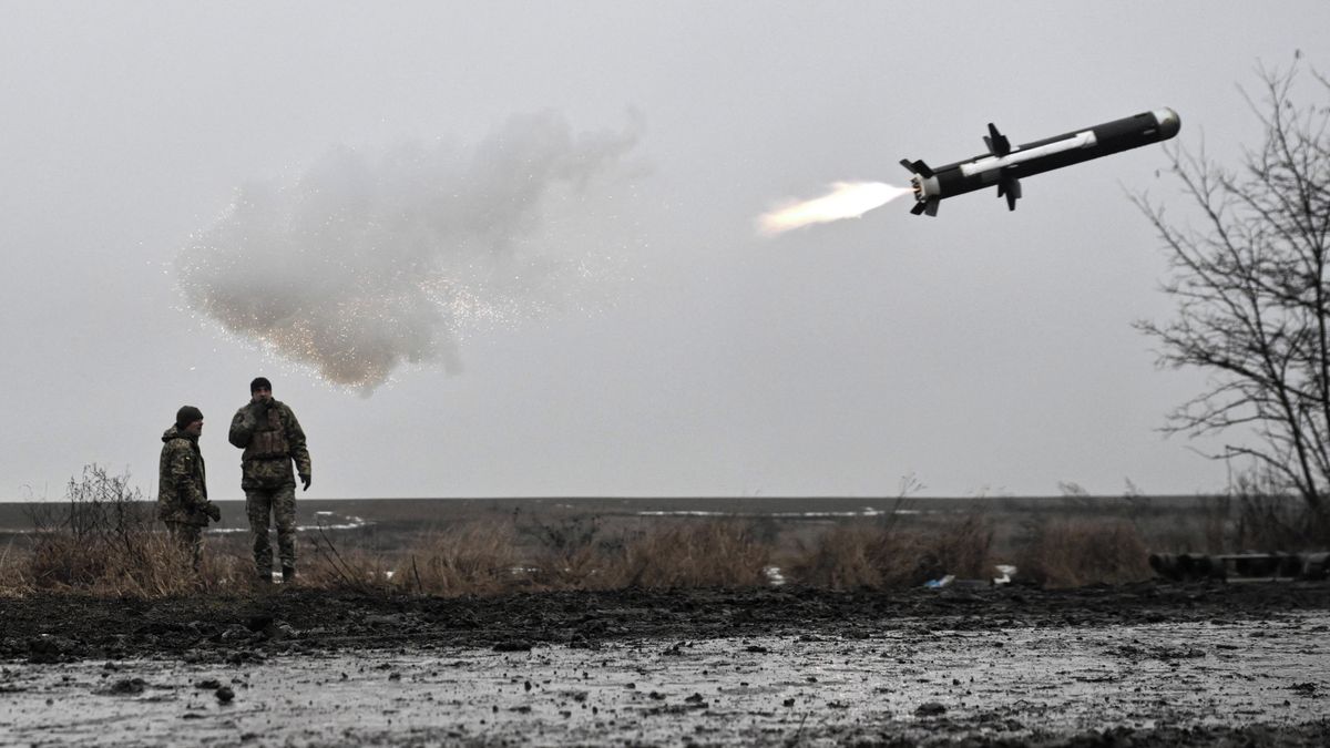 Ukrajinský Sókratés pod palbou odváží raněné. Bomba ho zasáhla v sanitce